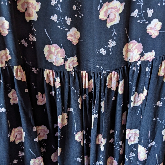 Ruffle bottom elastic waist skirt with pink floral pattern on black. Size large. - Picture 2 of 7